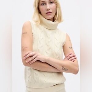 GAP Cream Cable Knit Turtleneck Sweater Vest – Size M